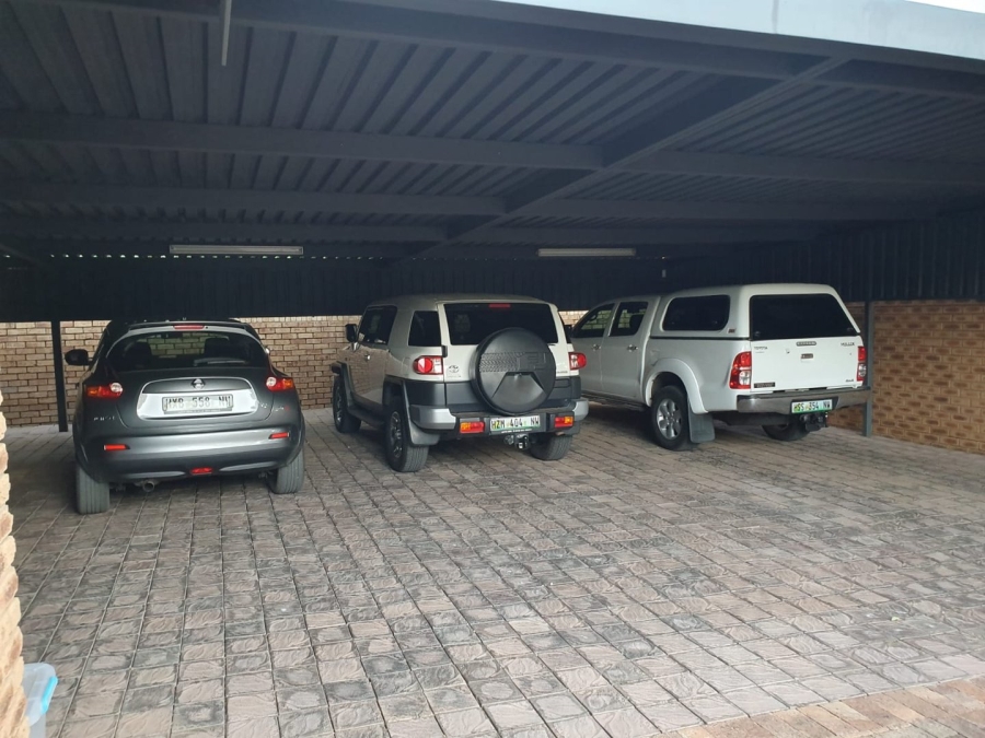 6 Bedroom Property for Sale in Flimieda North West